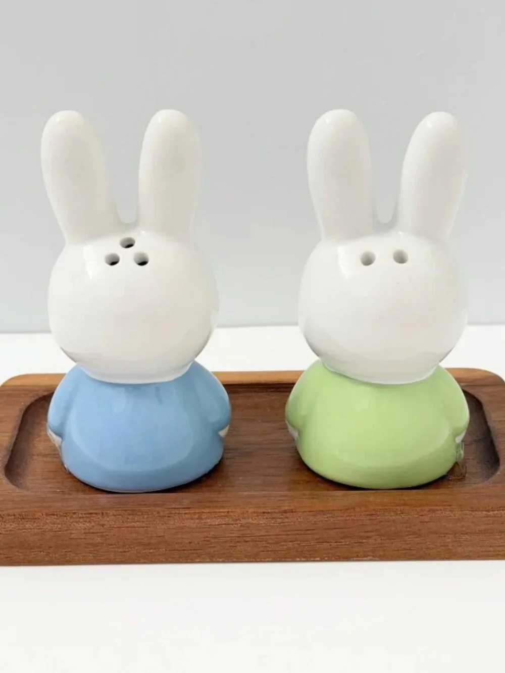 Miffy & Friend Bunny Ceramic Figurines Salt & Pepper Shakers Set Wooden Tray
